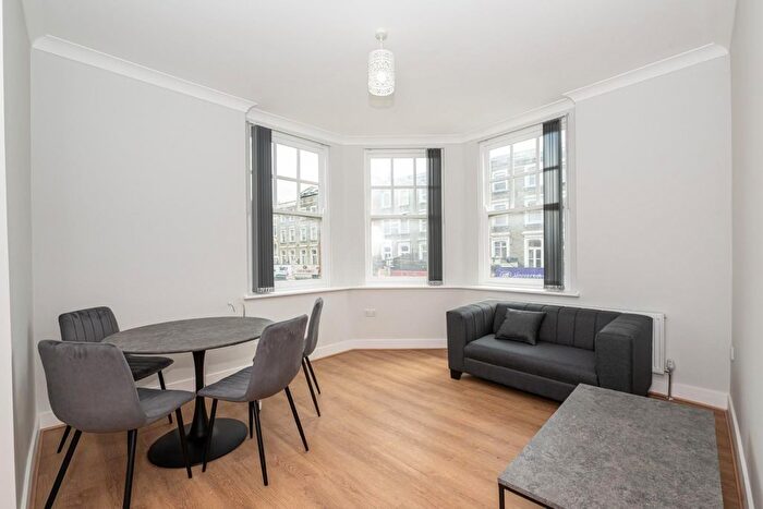 4 Bedroom Flat To Rent In Lanark Mansions, Shepherds Bush, W12