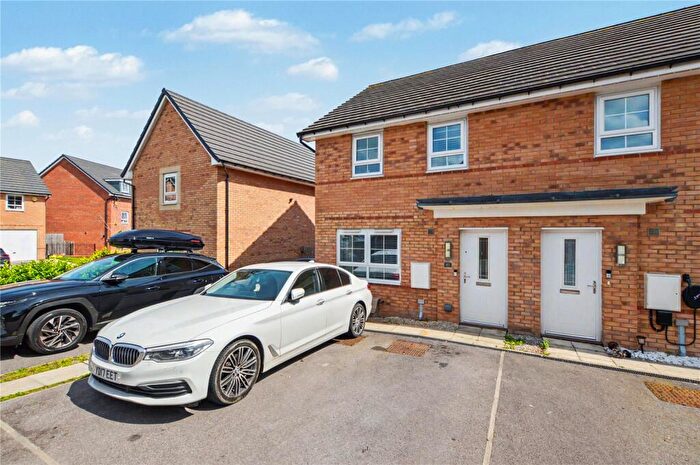 3 Bedroom Town House For Sale In Welles Avenue, Methley, Leeds, West Yorkshire, LS26