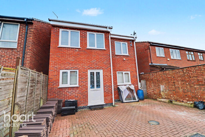3 Bedroom Detached House For Sale In Lothair Road, Leicester, LE2