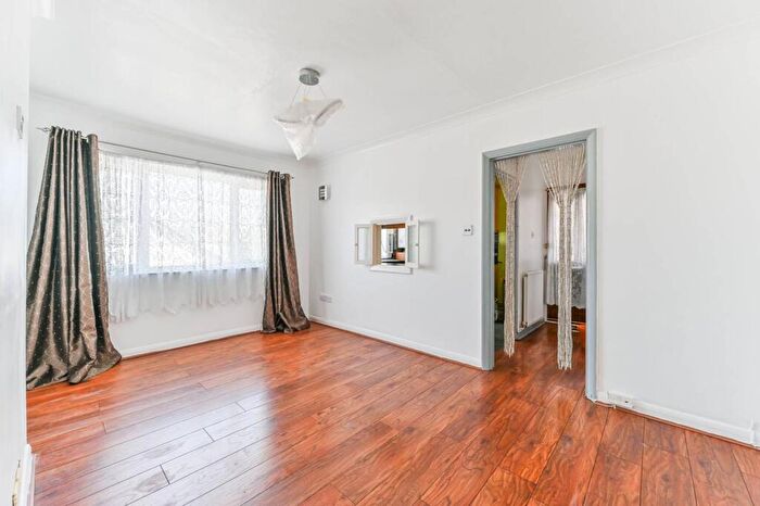 2 Bedroom Maisonette For Sale In Winterbourne Road, Thornton Heath, CR7