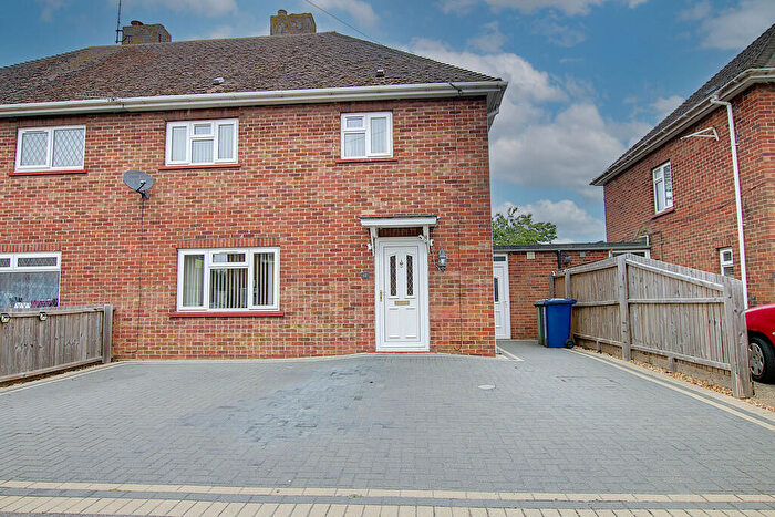 3 Bedroom Semi-Detached House For Sale In Peyton Avenue, March, PE15