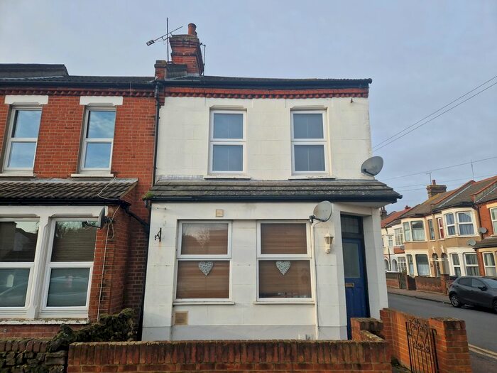 1 Bedroom Flat To Rent In Oban Road, Southend, SS2