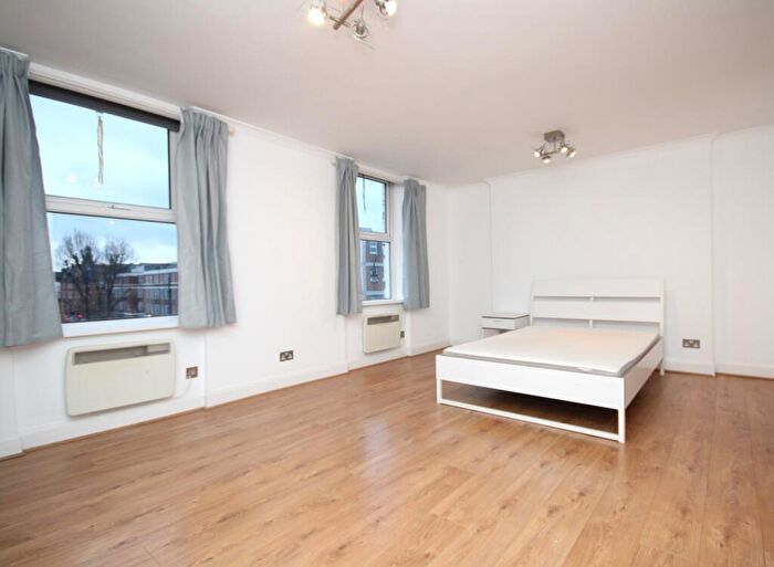 Flat To Rent In Kentish Town Road, Kentish Town, NW1