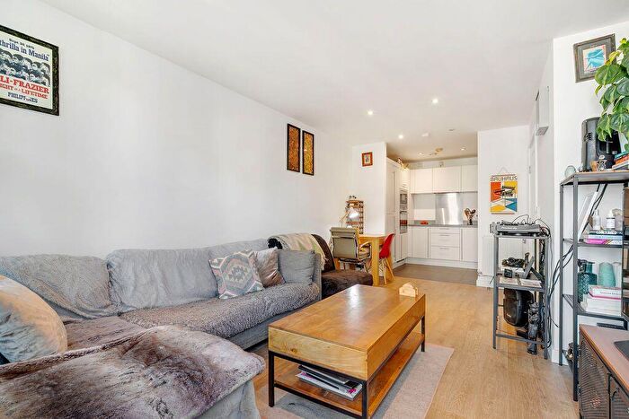 1 Bedroom Flat To Rent In Harford Street, Mile End, E1