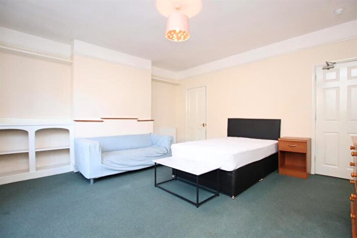 Flat To Rent In Newbridge Road, Bath, BA1