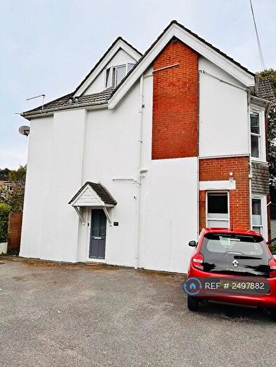 2 Bedroom Flat To Rent In Denewood Road, Bournemouth, BH4