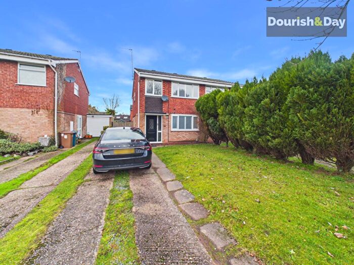 3 Bedroom Semi Detached House For Sale In Lansdowne Way, Stafford, ST17