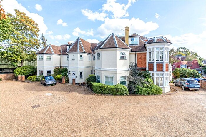 1 Bedroom Apartment For Sale In High Road, Byfleet, West Byfleet, Surrey, KT14