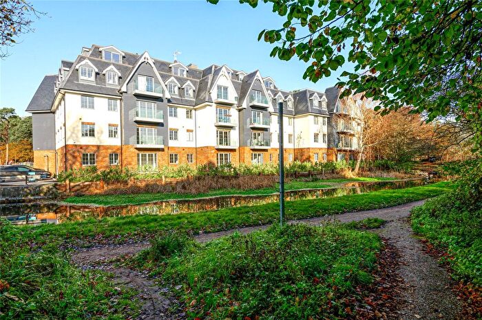 2 Bedroom Flat For Sale In Woking, Surrey, GU21