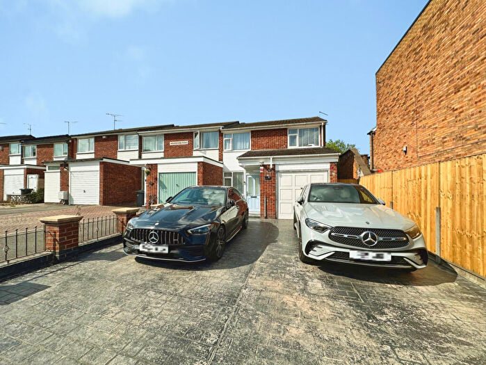 3 Bedroom Town House For Sale In Nevanthon Road, Western Park, LE3