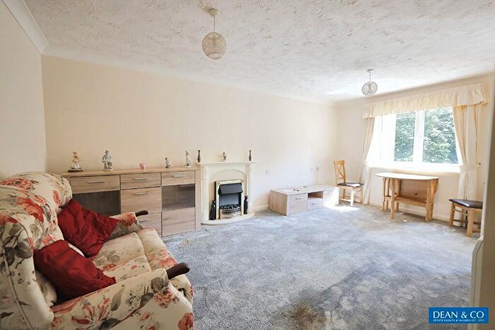 1 Bedroom Flat For Sale In St. Peters Close, Hove, East Sussex, BN3