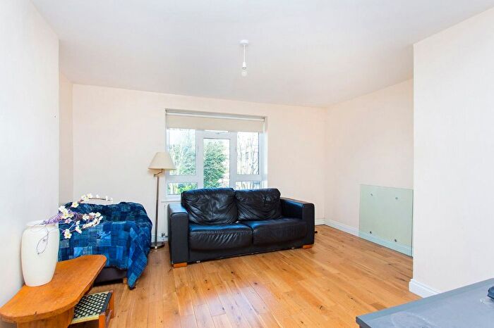 2 Bedroom Flat For Sale In Langdon Court, City Road, London, EC1V