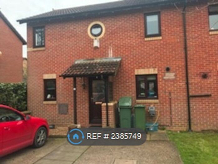 3 Bedroom Semi-Detached House To Rent In Northcroft, Milton Keynes, MK5