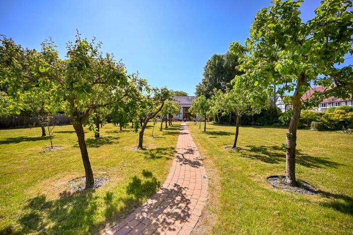 3 Bedroom Barn Conversion For Sale In Amerden Lane, Taplow, Maidenhead, SL6
