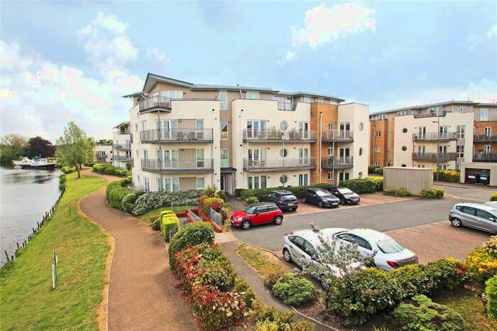 2 Bedroom Apartment To Rent In Chertsey, Surrey, KT16