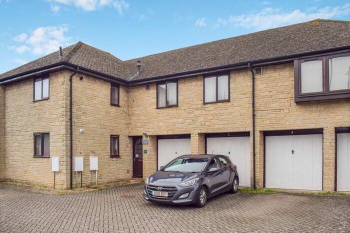 2 Bedroom Flat To Rent In Fernhill Court, Woodstock Road East, Begbroke, OX5