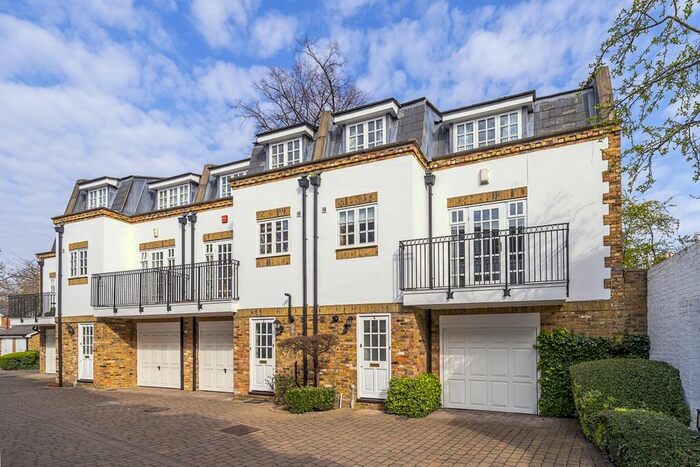 2 Bedroom Mews To Rent In Watermans Mews, The Mall, London, W5