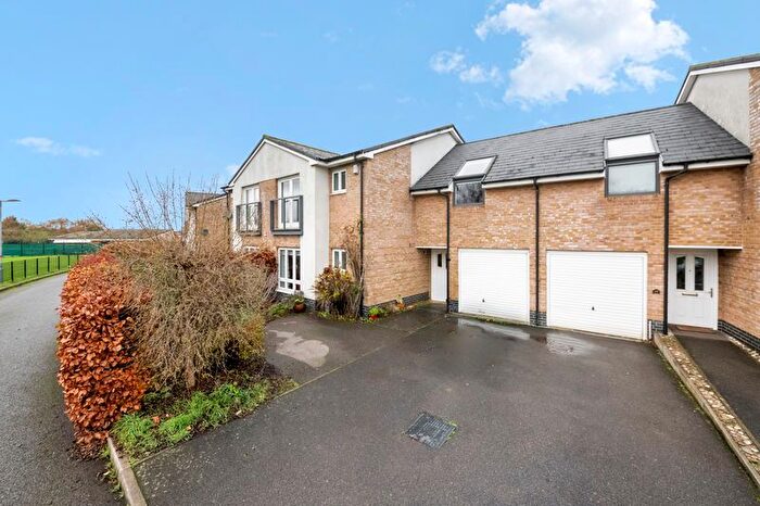 4 Bedroom Semi Detached House For Sale In Arcon Drive, Northolt, UB5