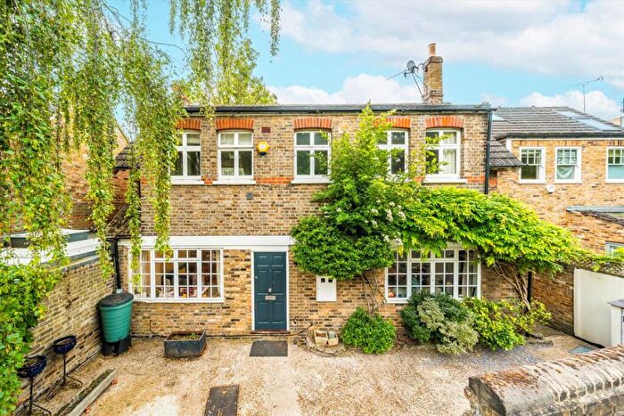 3 Bedroom House To Rent In Queens Ride, Barnes, SW13