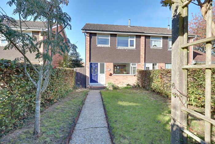 3 Bedroom Semi-Detached House For Sale In Yew Tree Gardens, Denmead, PO7