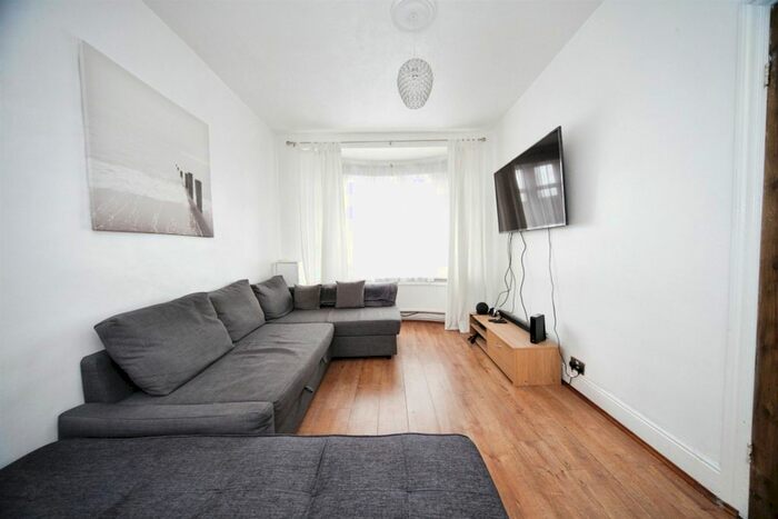 3 Bedroom Terraced House For Sale In Richmond Hill, Luton, LU2