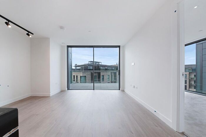 2 Bedroom Flat To Rent In Valencia Tower, City Road, EC1V
