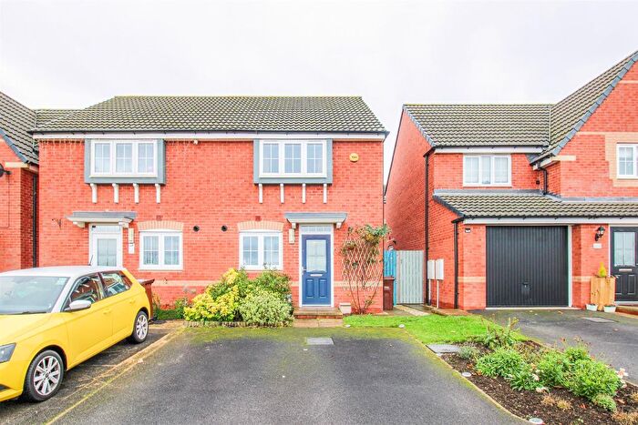 3 Bedroom Semi-Detached House For Sale In Sullivan Avenue, Wakefield, WF2