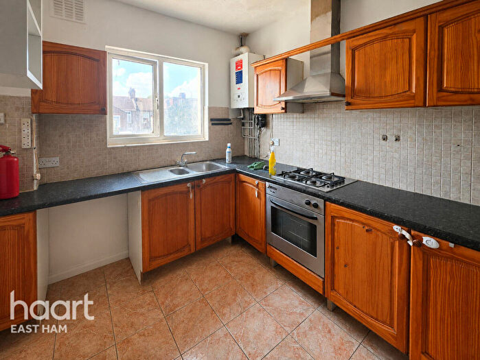 2 Bedroom Flat To Rent In Northfield Road, London, E6
