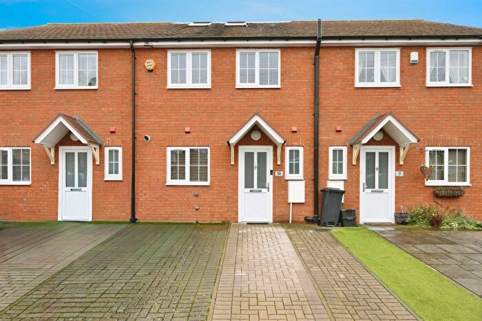 3 Bedroom Terraced House For Sale In Wycliffe Close, Cheshunt, Waltham Cross, EN8