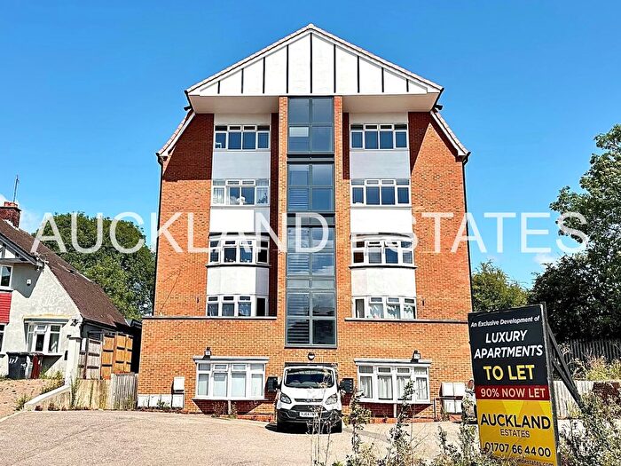 2 Bedroom Flat To Rent In Mutton Lane, Potters Bar, EN6