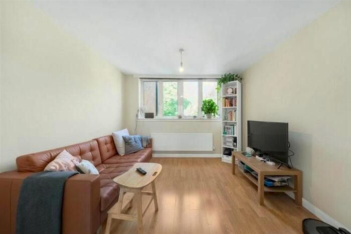 1 Bedroom Flat To Rent In Cromwell Road, Oval, SW9