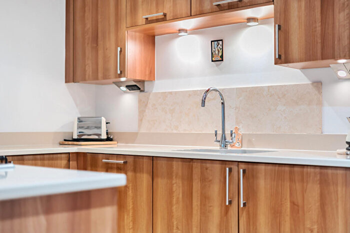 2 Bedroom Apartment For Sale In Upcross Gardens Reading, RG1