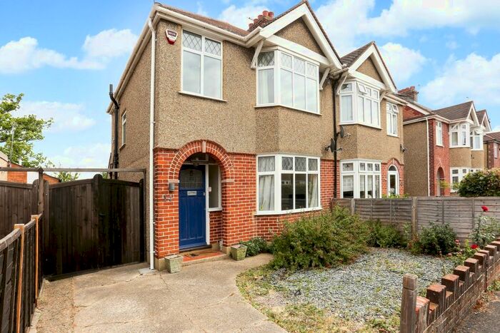 3 Bedroom Semi-Detached House To Rent In Haslemere Road, Windsor SL4