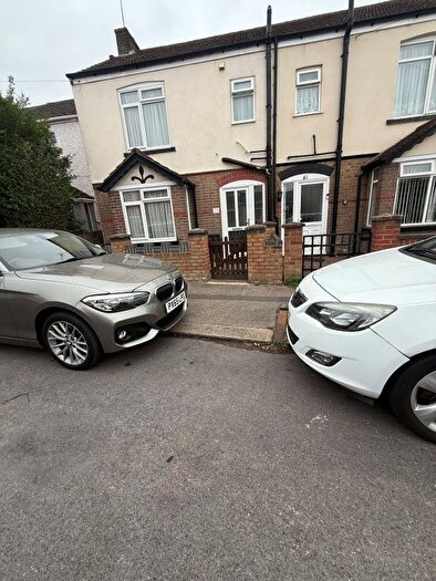 3 Bedroom Semi-Detached House To Rent In Letchworth Road, LU3