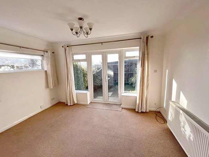 1 Bedroom Flat To Rent In Warwick Court, Birkbeck Road, Mill Hill, London, NW7