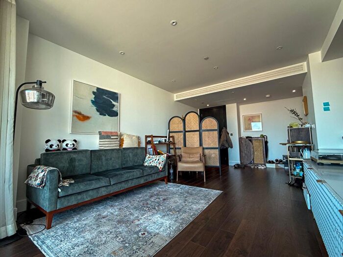 2 Bedroom Flat To Rent In Piazza Walk, London, E1