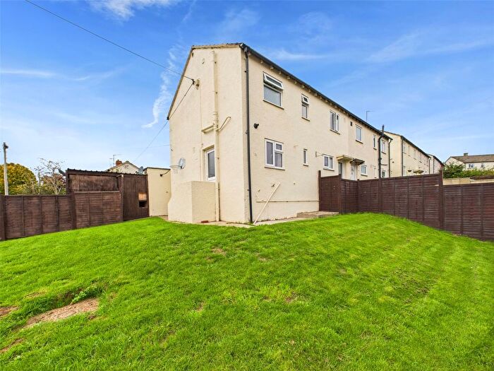 3 Bedroom Semi-detached House For Sale In Harper Road, Stroud, Gloucestershire, GL5