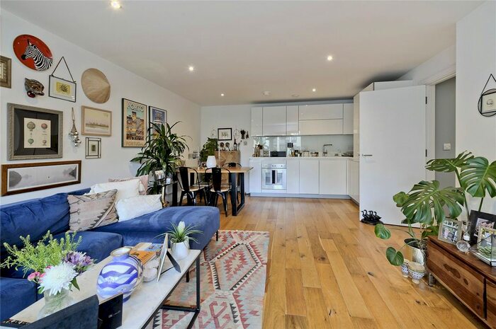 2 Bedroom Flat To Rent In Eythorne Road, London, SW9