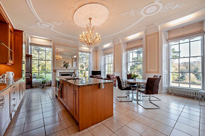 3 Bedroom Flat For Sale In St. Leonards Street, West Malling, Kent, ME19