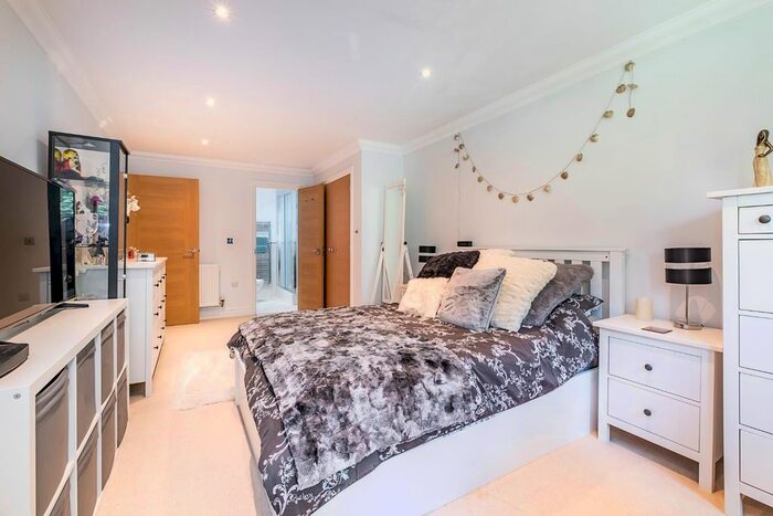 2 Bedroom Flat For Sale In Highdown Close, Banstead, SM7