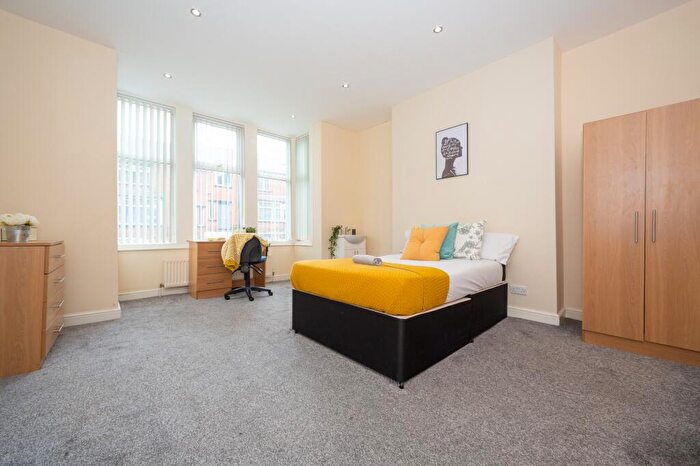 8 Bedroom Terraced House To Rent In Manor Terrace, Headingley, Leeds, LS6