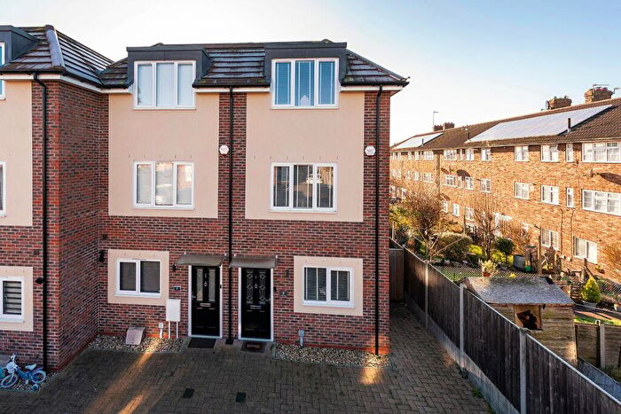 3 Bedroom End Of Terrace House For Sale In Chailey Close, Sidcup, DA15