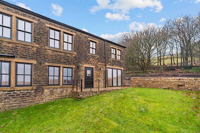 4 Bedroom House For Sale In Round Ings Road, Outlane, Huddersfield, HD3