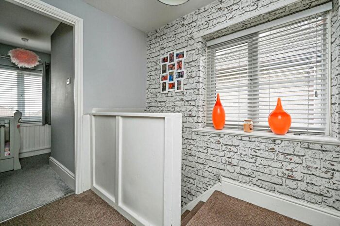 3 Bedroom End Of Terrace House For Sale In Langford Road, Mansfield, Nottinghamshire, NG19