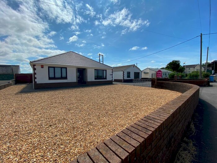 3 Bedroom Detached Bungalow For Sale In Llanddarog, Carmarthen, SA32