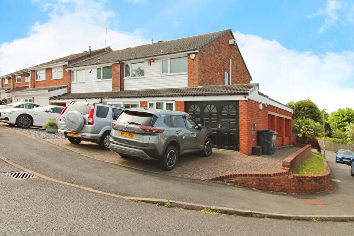 3 Bedroom Semi-Detached House For Sale In Croyde Avenue, Birmingham, B42