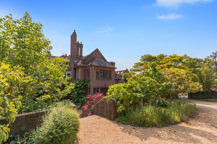 7 Bedroom Detached House For Sale In Millbrook Hill, Nutley, TN22