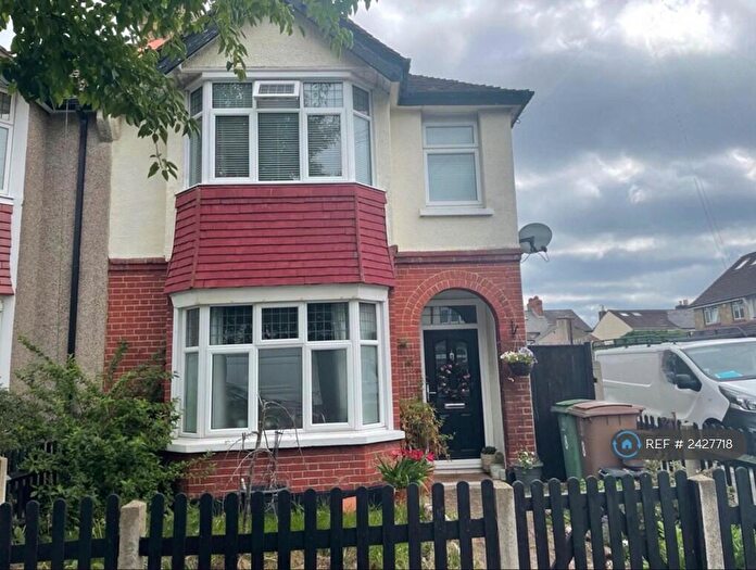 4 Bedroom Semi Detached House To Rent In The Crescent, Sutton, SM1