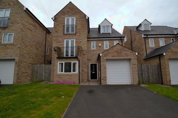 4 Bedroom Detached House To Rent In Old Cottage Close, Hipperholme, Halifax, HX3