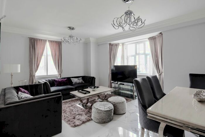 2 Bedroom Flat To Rent In Brompton Road, London, SW3